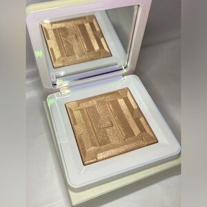 Haus Lab Bio-Radiant Gel-Powder Highlighter in Peach Quartz